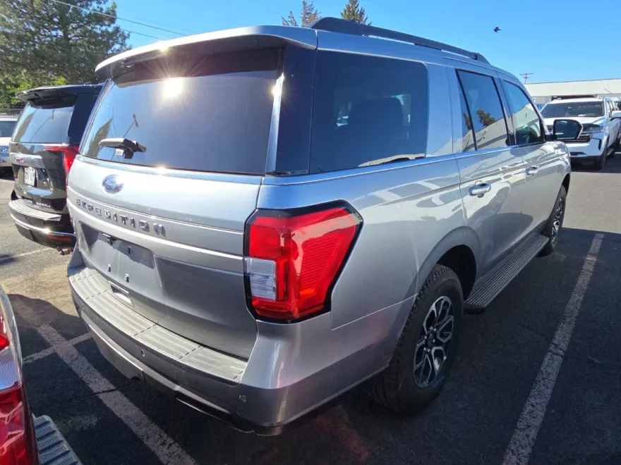 2024 Ford Expedition XLT photo 1