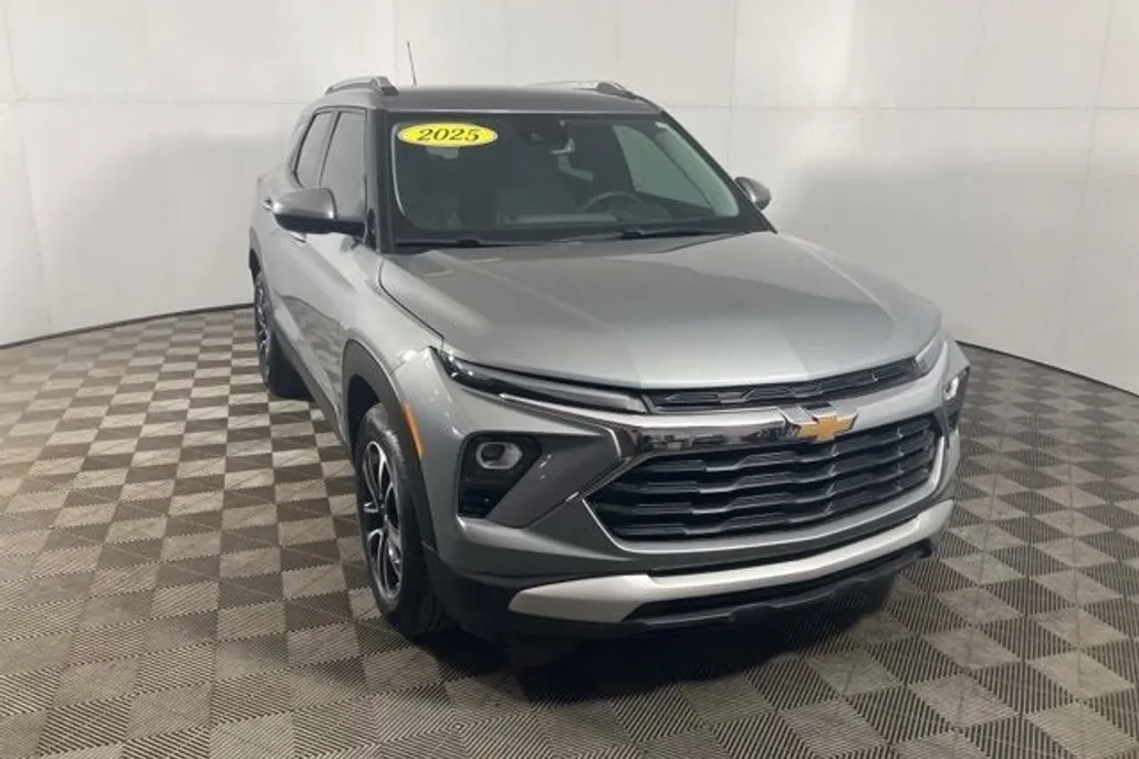 2025 Chevrolet Trailblazer LT photo 1