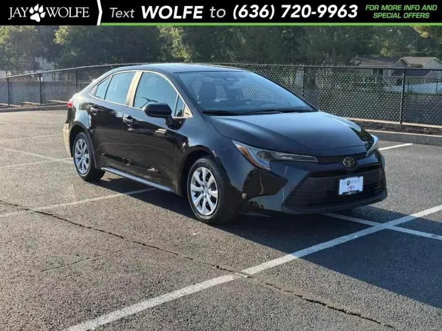 2025 Toyota Corolla LE photo 1
