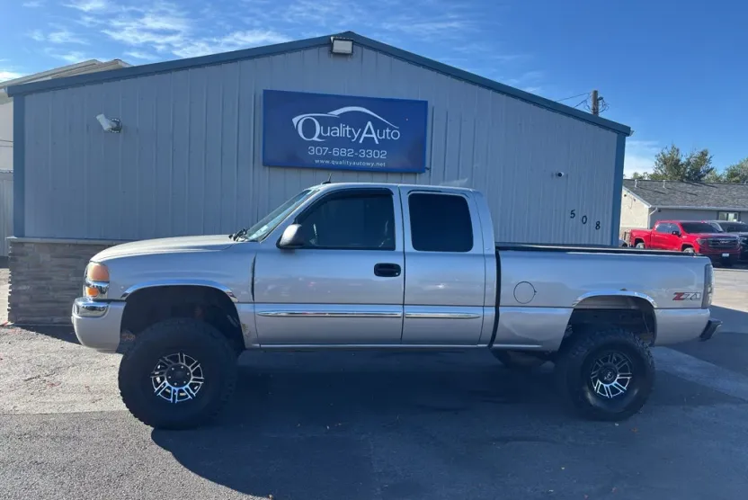2005 Gmc Sierra SLT photo 1