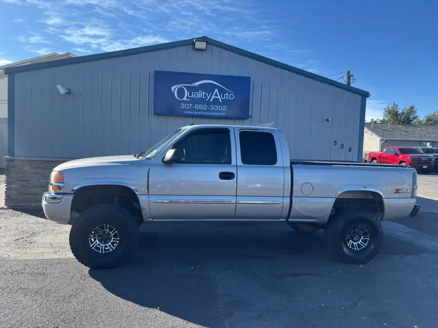 2005 Gmc Sierra SLT photo 1