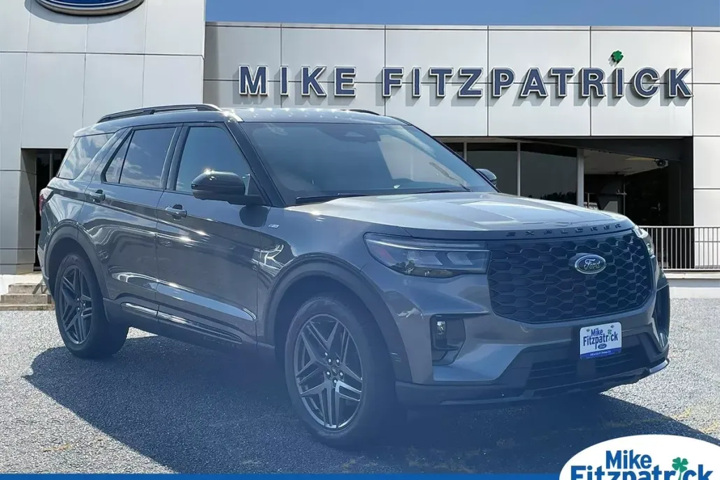 2025 Ford Explorer ST-Line photo 1