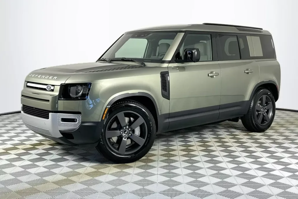 2025 Land Rover Defender 110 S photo 1