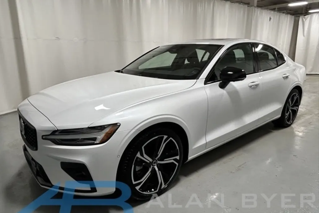 2024 Volvo S60 B5 Plus photo 1