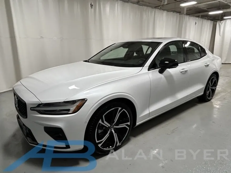 2024 Volvo S60 B5 Plus photo 1