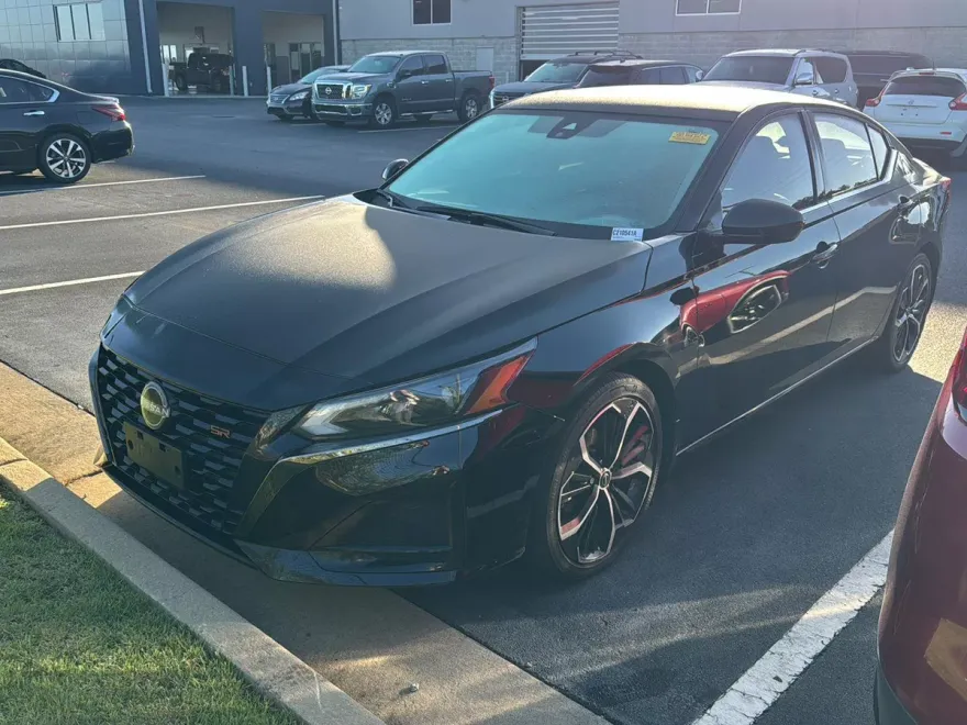 2024 Nissan Altima 2.5 SR photo 1