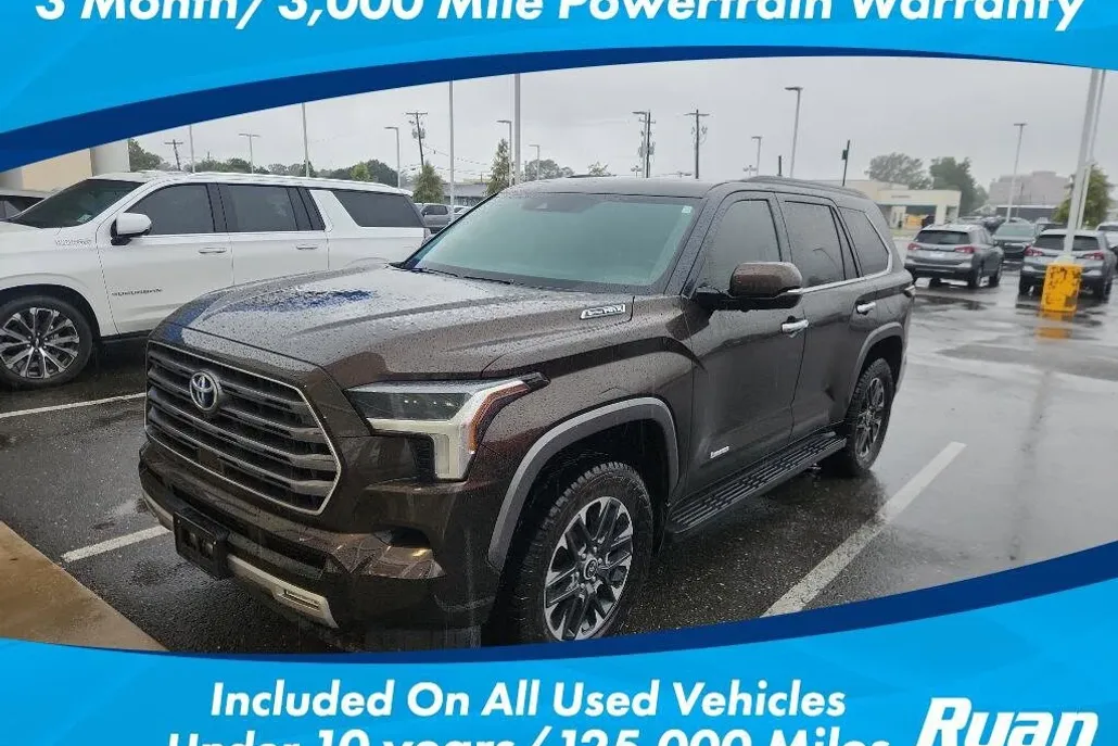 2023 Toyota Sequoia SR5 photo 1