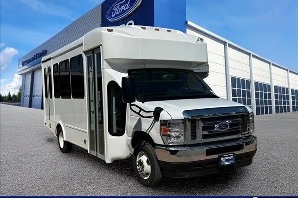 2025 Ford E-450 photo 1