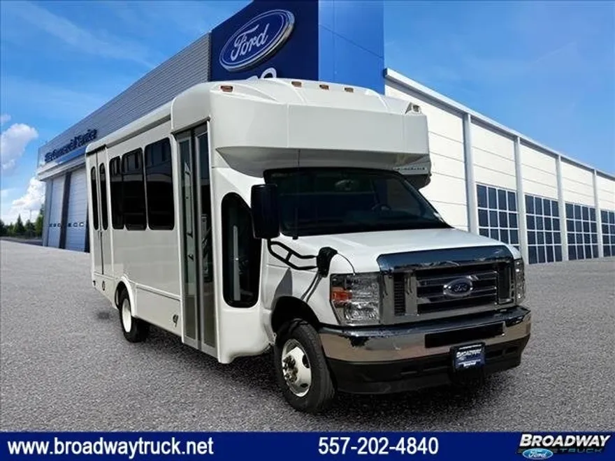 2025 Ford E-450 photo 1