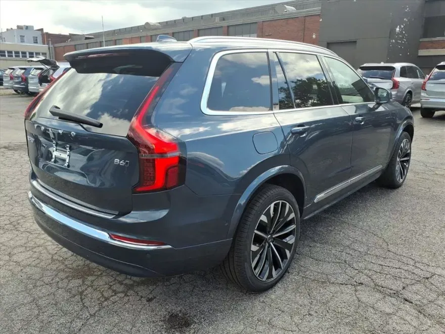 2026 Volvo XC90 Plus photo 1