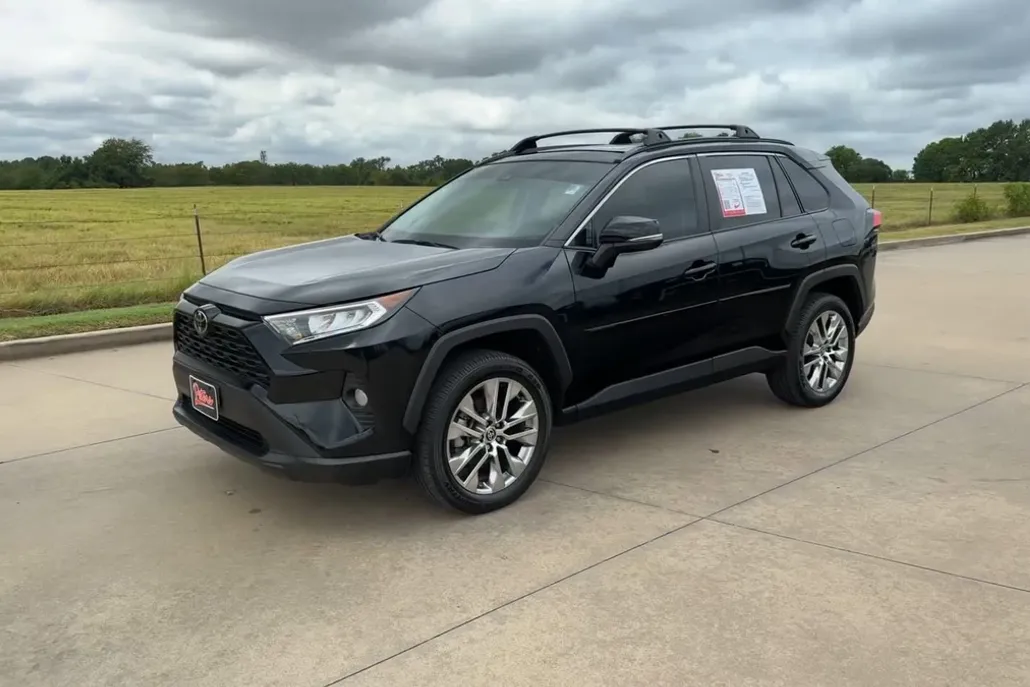 2021 Toyota RAV4 XLE Premium photo 1