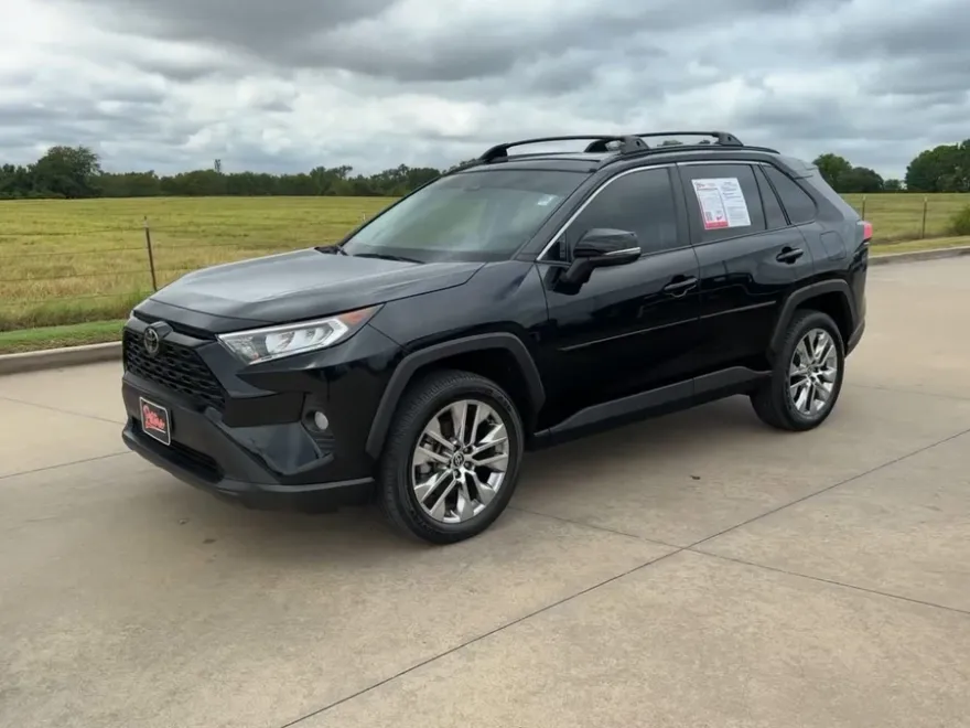 2021 Toyota RAV4 XLE Premium photo 1