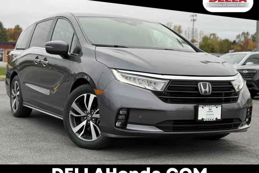 2023 Honda Odyssey Touring photo 1