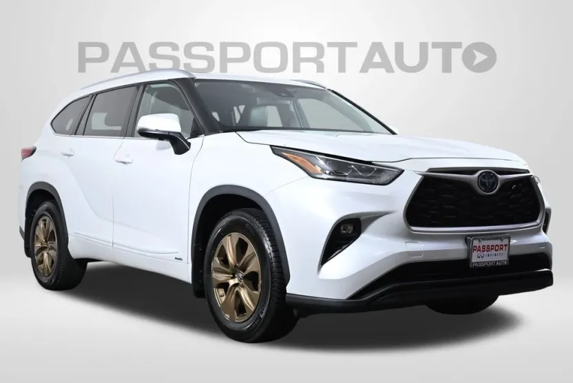 2022 Toyota Highlander Hybrid Bronze Edition photo 1