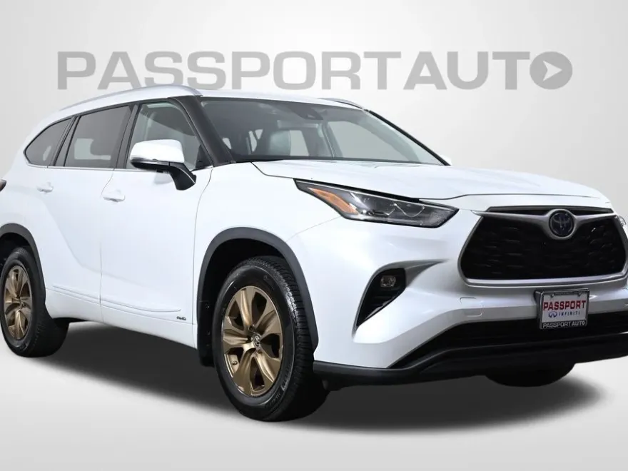 2022 Toyota Highlander Hybrid Bronze Edition photo 1