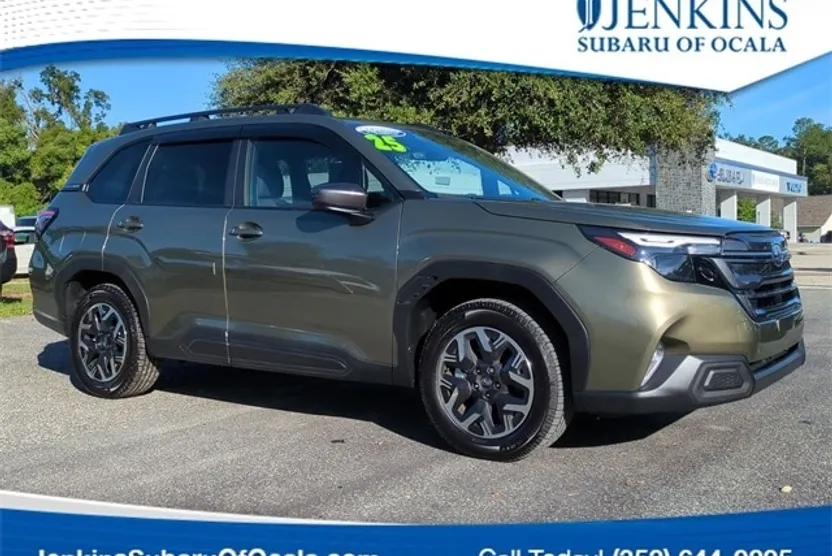 2025 Subaru Forester Premium Base photo 1