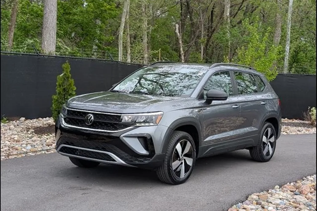 2024 Volkswagen Taos S photo 1