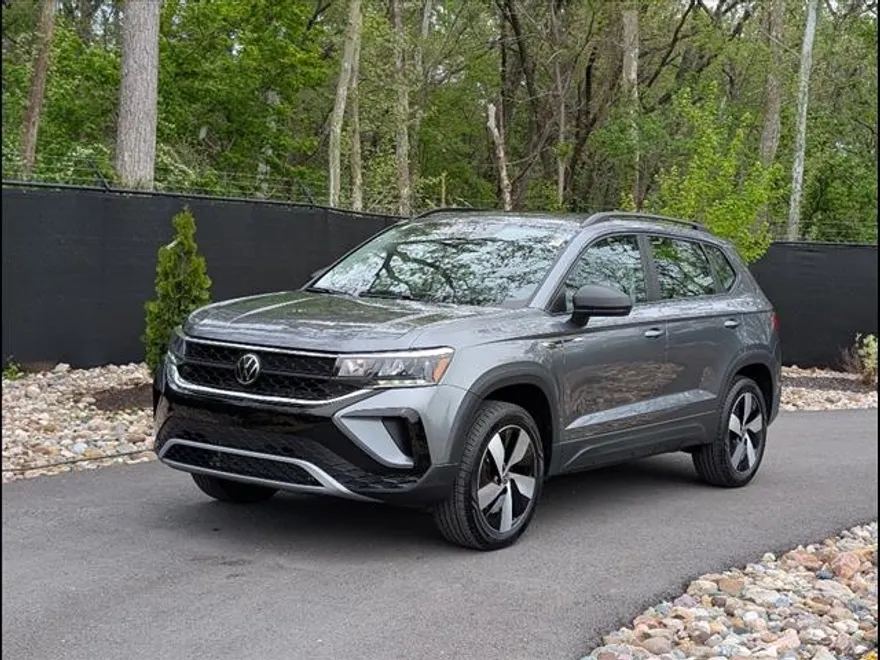 2024 Volkswagen Taos S photo 1