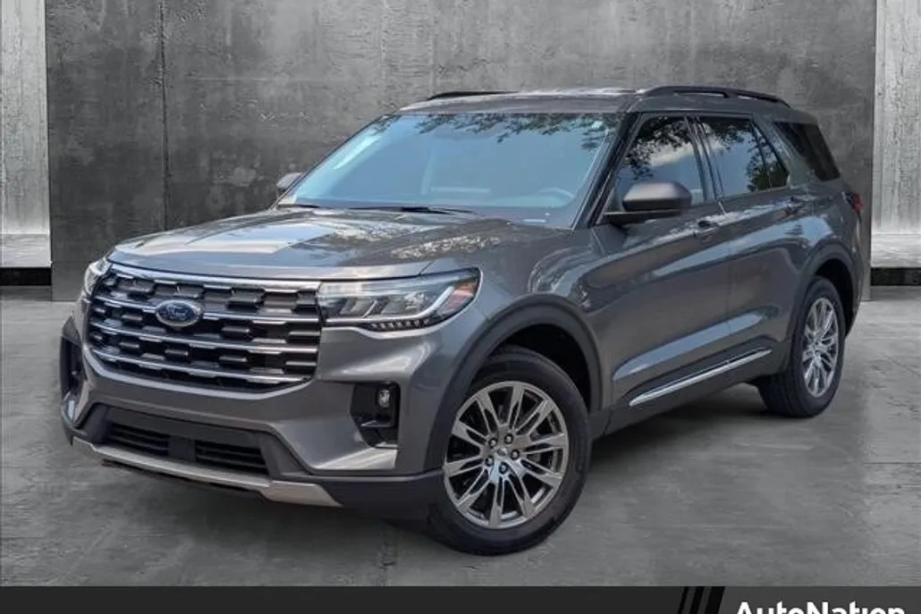 2025 Ford Explorer photo 1