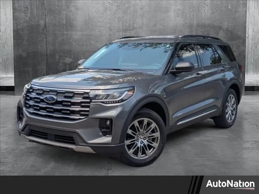 2025 Ford Explorer photo 1