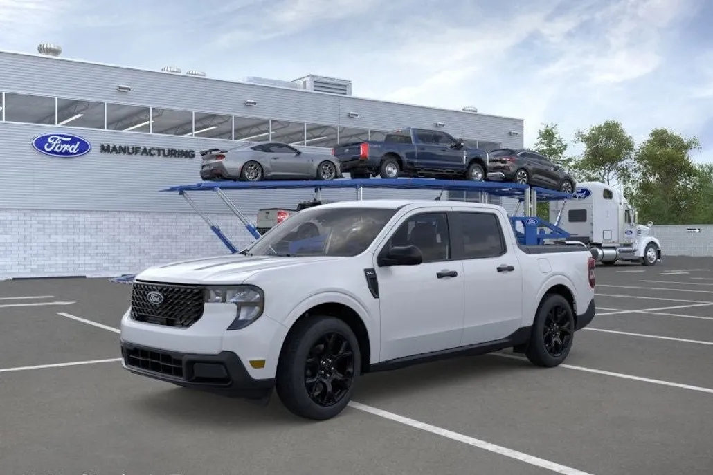 2025 Ford Maverick XLT photo 1