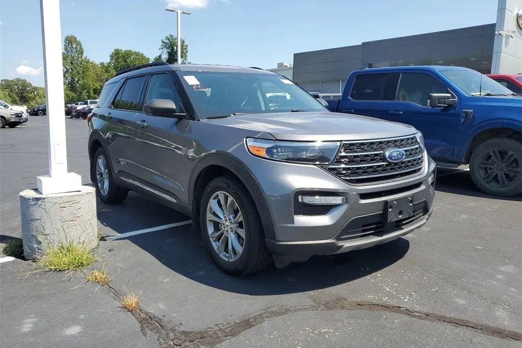 2022 Ford Explorer XLT photo 1