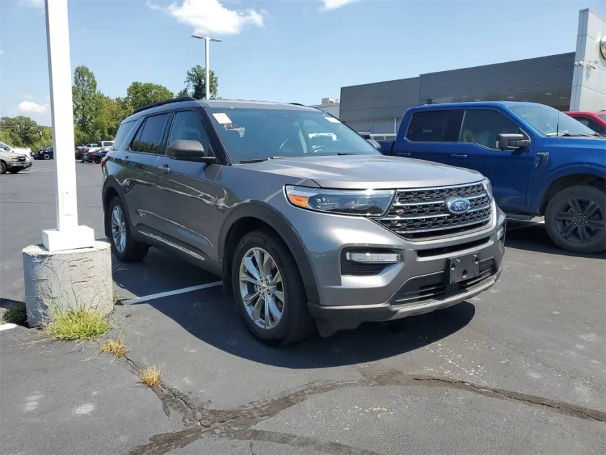 2022 Ford Explorer XLT photo 1