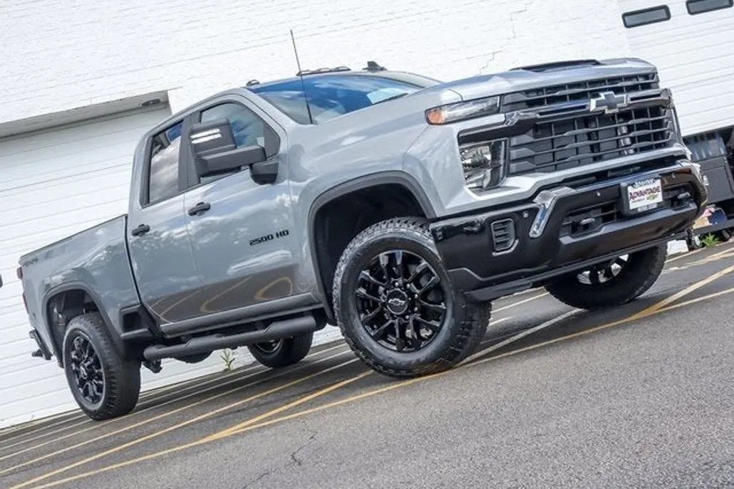 2026 Chevrolet Silverado 2500HD Custom photo 1