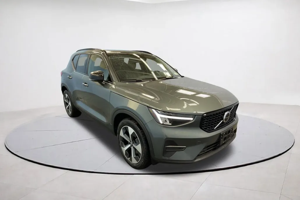 2026 Volvo XC40 Core photo 1