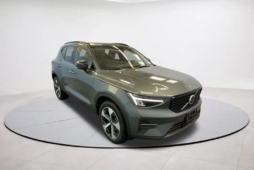 2026 Volvo XC40 Core photo 1