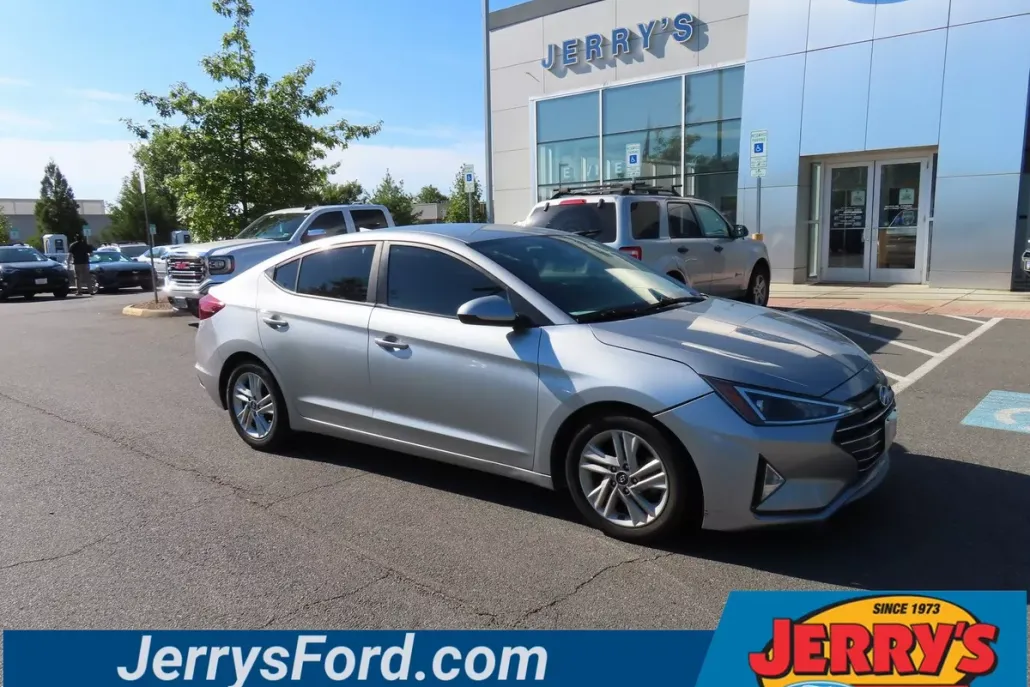 2020 Hyundai Elantra SEL photo 1