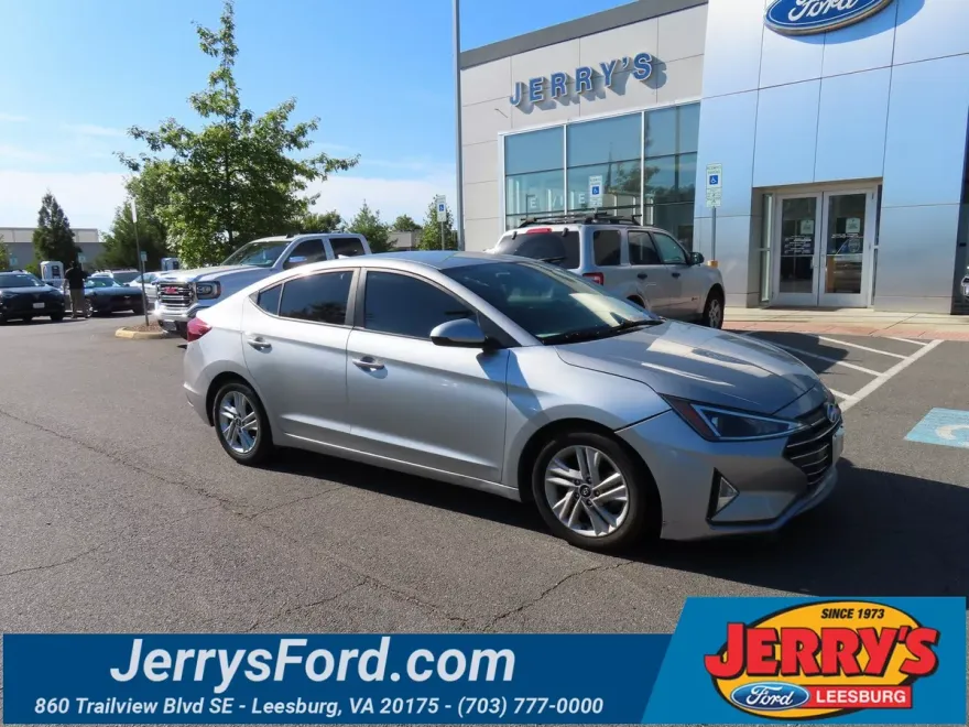 2020 Hyundai Elantra SEL photo 1