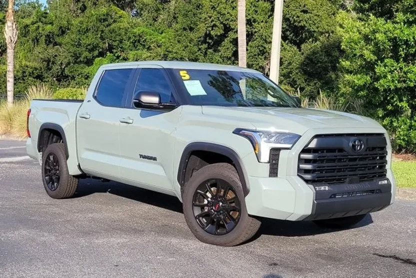 2025 Toyota Tundra SR5 CrewMax photo 1