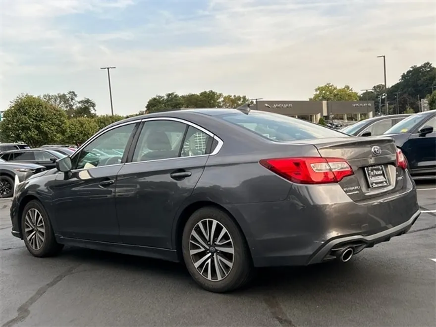 2018 Subaru Legacy 2.5i photo 1