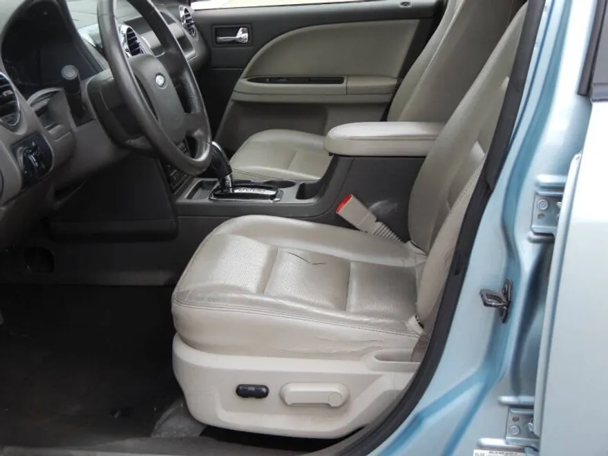 2008 Ford Taurus X SEL photo 1