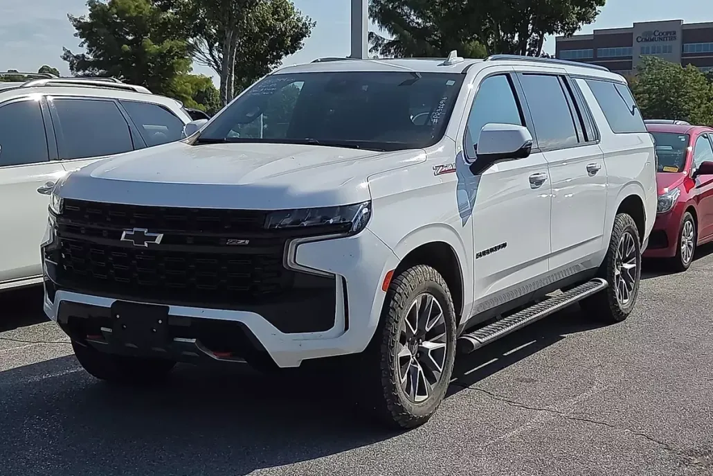 2023 Chevrolet Suburban Z71 photo 1