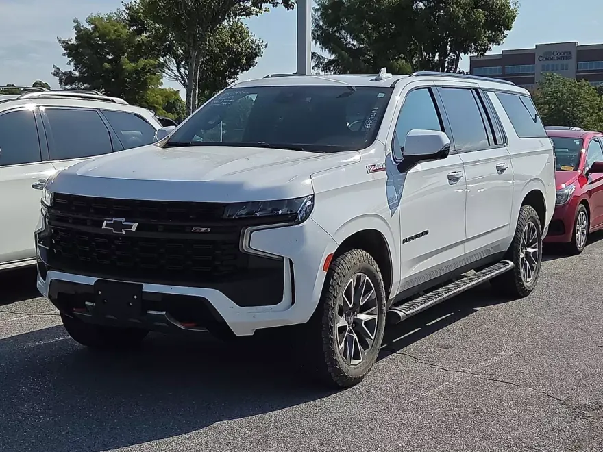 2023 Chevrolet Suburban Z71 photo 1