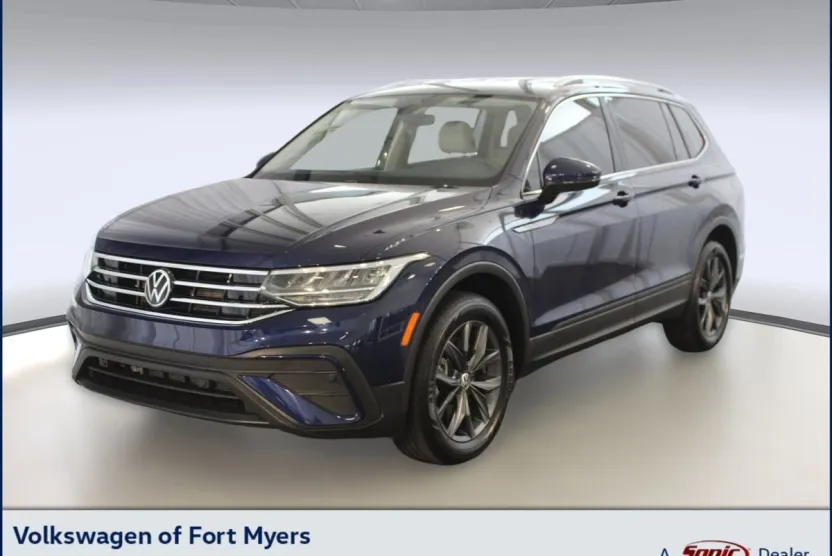 2023 Volkswagen Tiguan SE photo 1