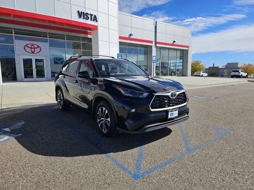 2024 Toyota Highlander XLE photo 1