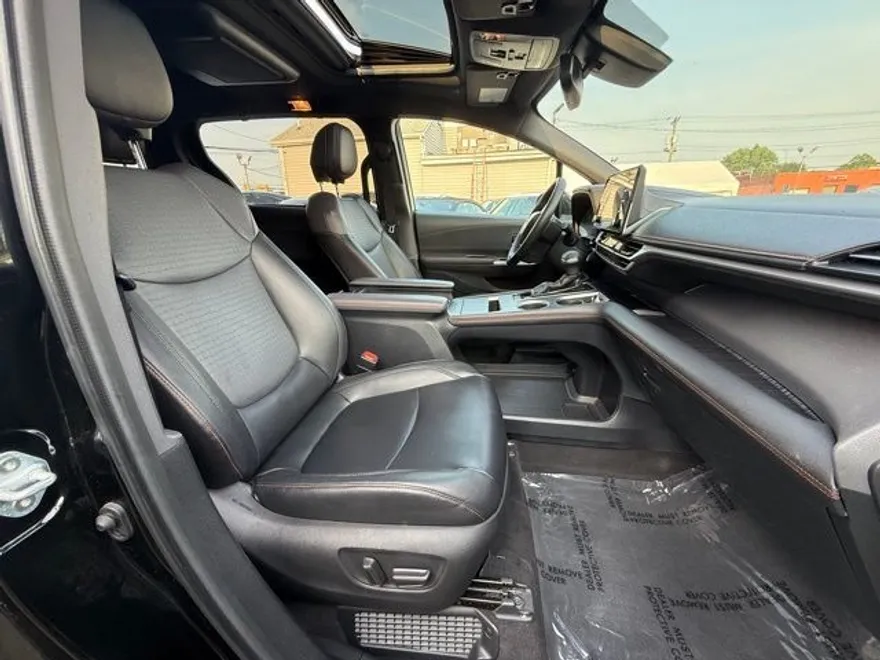 2022 Toyota Sienna XSE photo 27