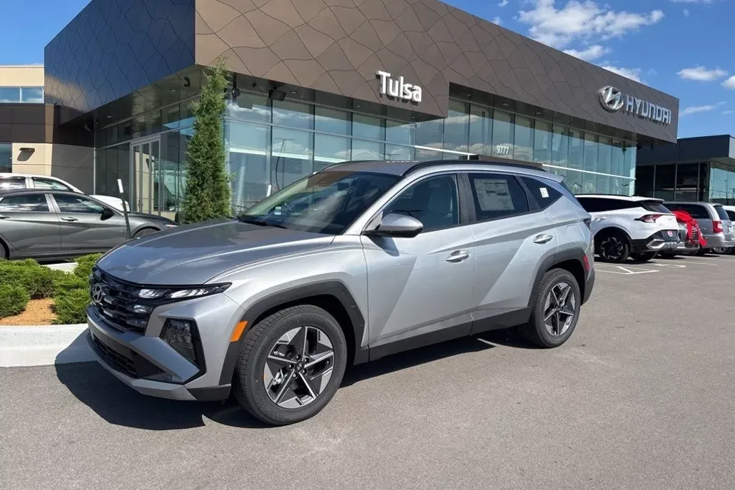 2025 Hyundai Tucson SEL photo 1