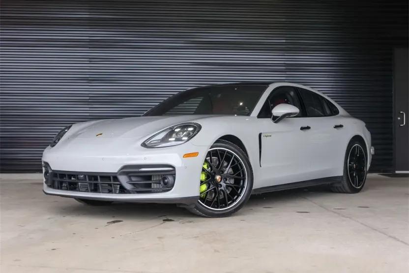 2023 Porsche Panamera E-Hybrid 4 photo 1