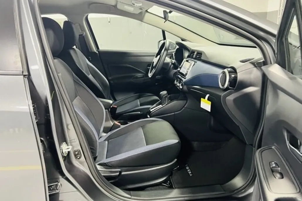 2025 Nissan Versa SV photo 1