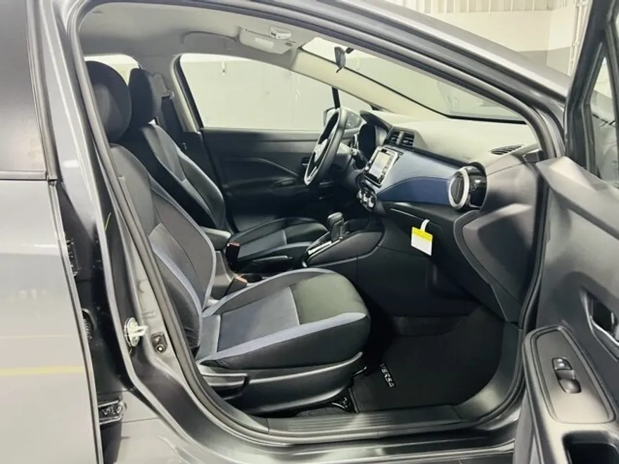 2025 Nissan Versa SV photo 1