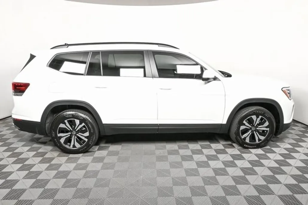 2026 Volkswagen Atlas SE photo 1