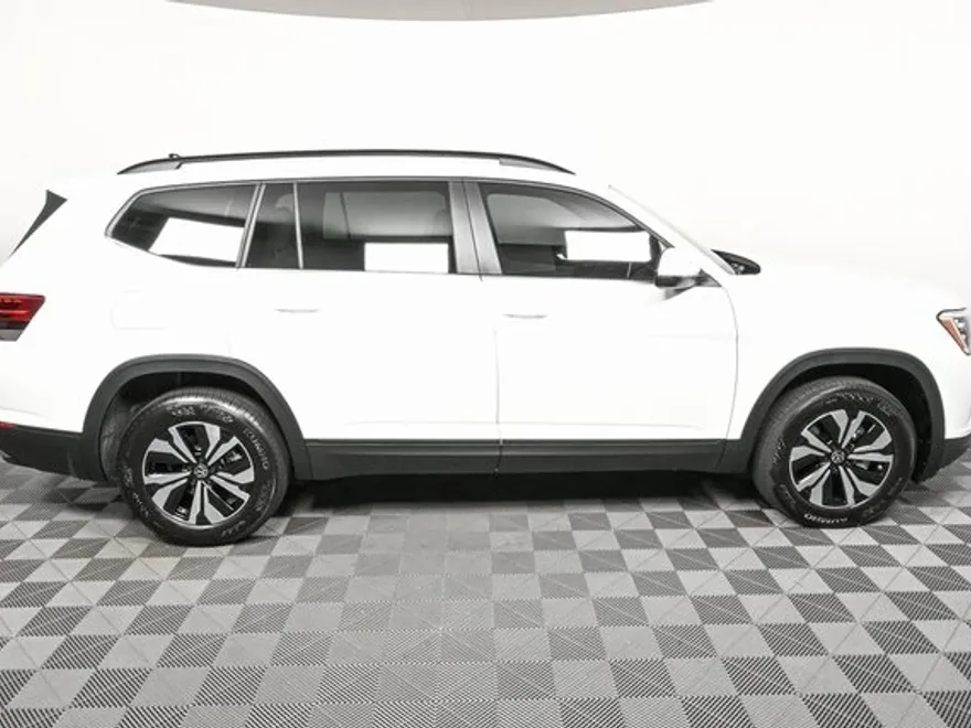 2026 Volkswagen Atlas SE photo 1