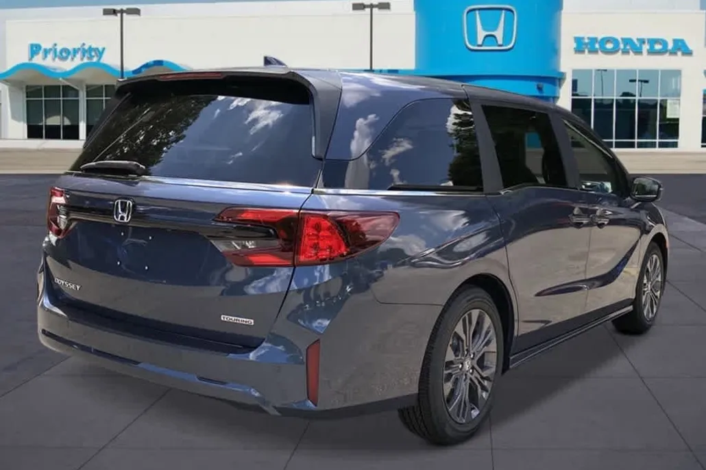 2026 Honda Odyssey Touring photo 1