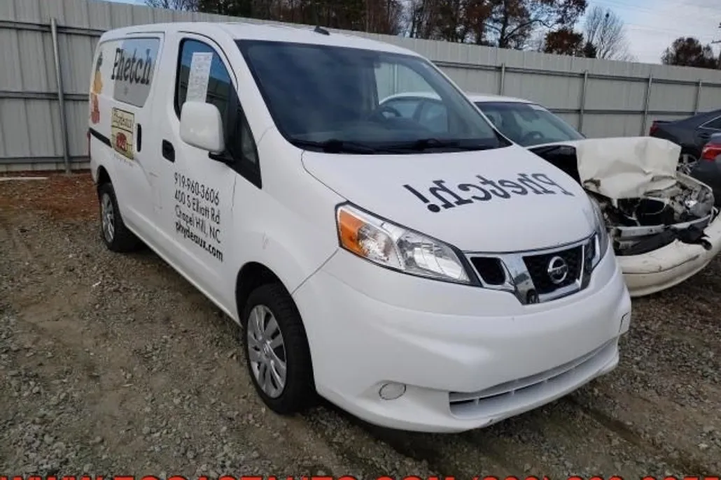 2017 Nissan NV200 SV photo 1