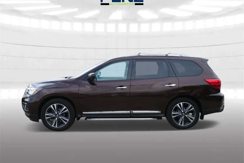 2019 Nissan Pathfinder Platinum photo 1