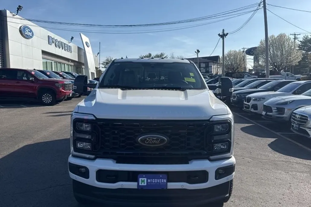 2025 Ford F-350 Lariat photo 1